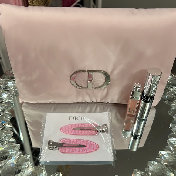 Dior Pink Clutch—Pink Dior Logo Hair Accessory & 2 Deluxe Samples - Picture 5 of 12